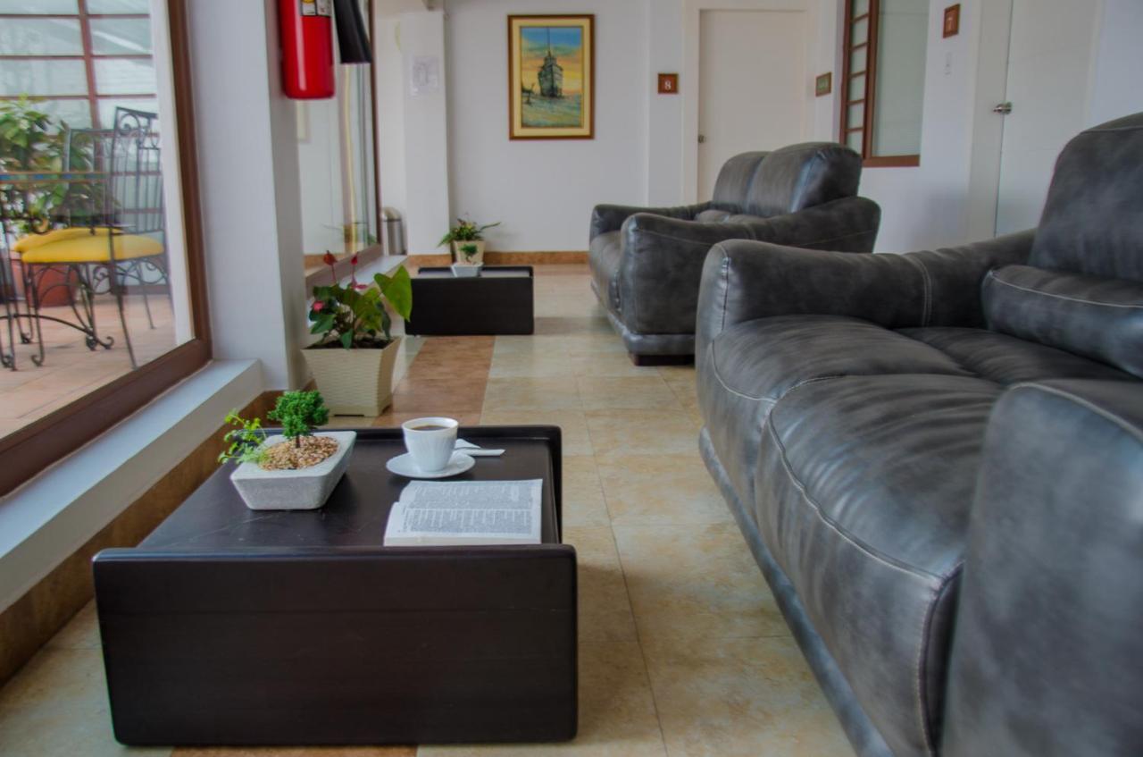 Hotel Shalom Riobamba Buitenkant foto